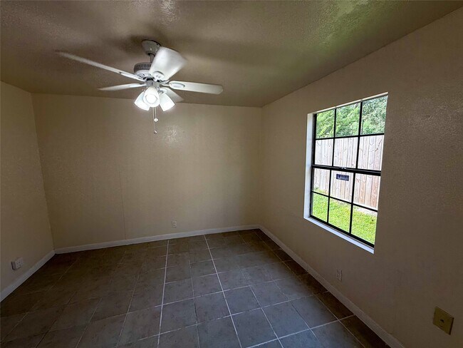 Photo - 8430 Holiday Ln Unidad C