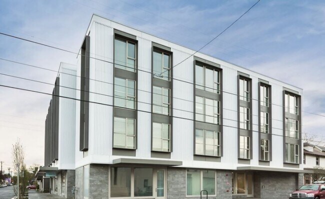 Building Photo - Light & Bright Top-Floor Studio w/Modern Amenities Ready Mid-April! Unit 410