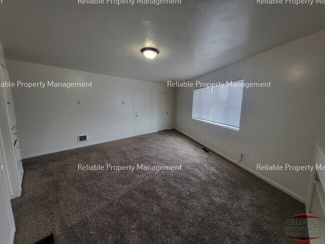 184 W Pine St Unit 3