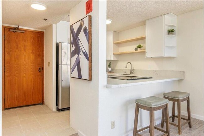 Photo - One bedroom one bath in Highly Desirable B... Unidad 1715