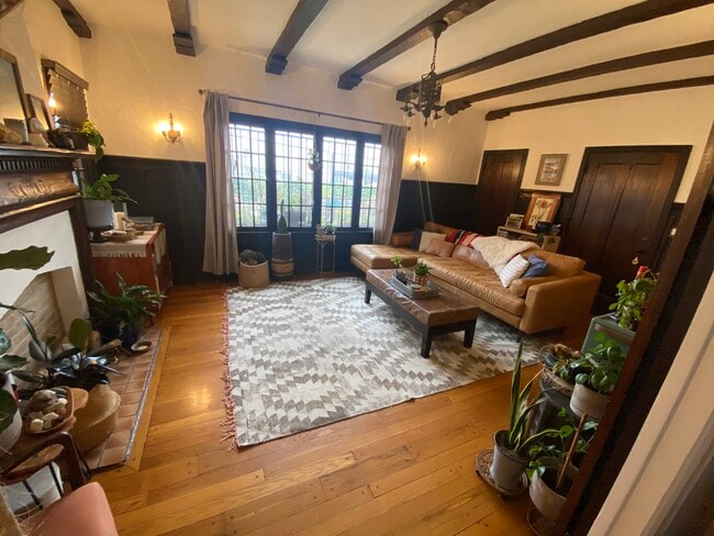 Photo - 425 N Sycamore Ave Unit 4