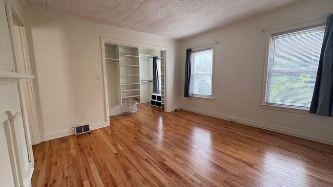 Photo - 125 Nicoll St