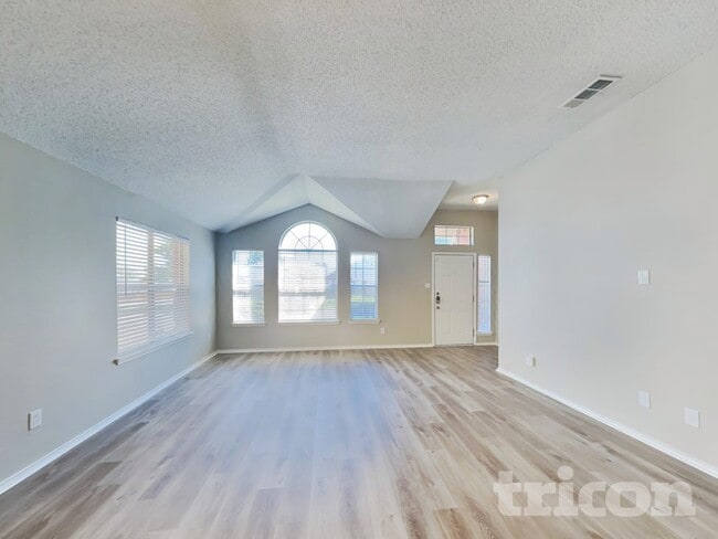 Photo - 6002 Flyers Ln