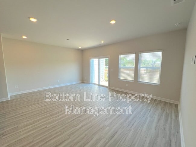 Photo - 1816 Braemar Vlg Dr
