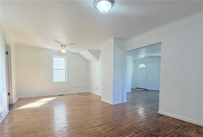 Photo - 408 Oak St