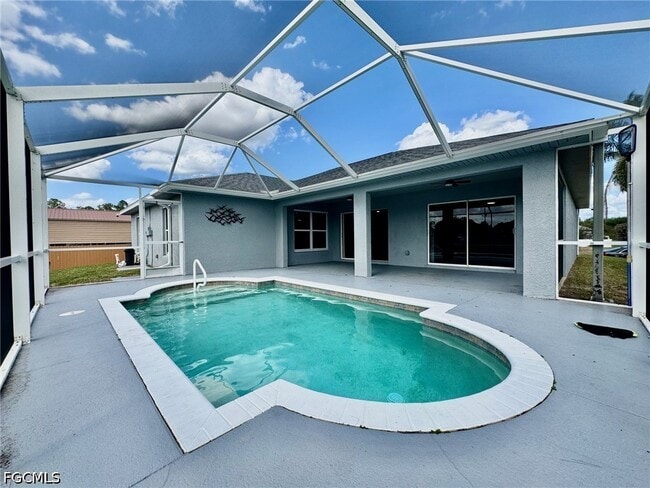 Building Photo - 714 Knox Ave S