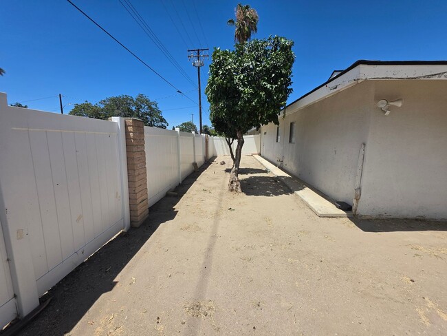 Photo - Two Bedroom Two Bathroom Duplex in Hemet!