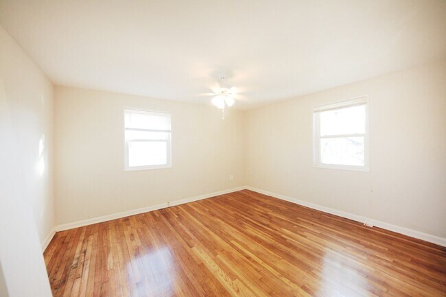 Photo - 806 Longfellow Street NW