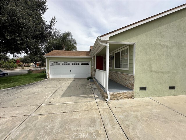 Photo - 472 Geneva Ave