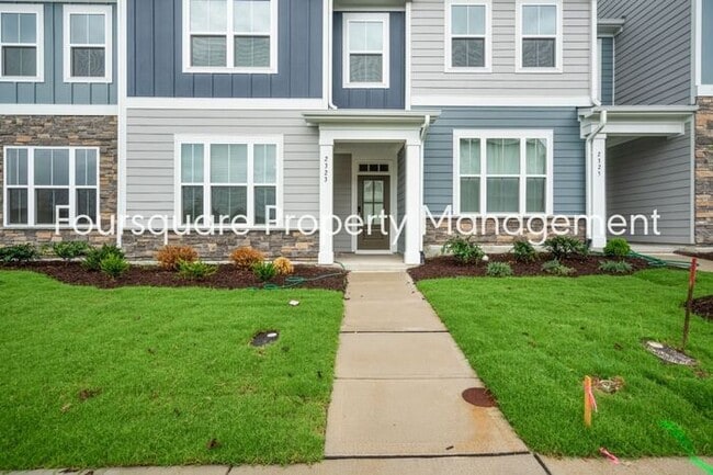 Spacious 3-Bed / 2.5-Bath Townhome with First-Floor Den, Hardwood Floors & 1-Car Garage – Wendell...