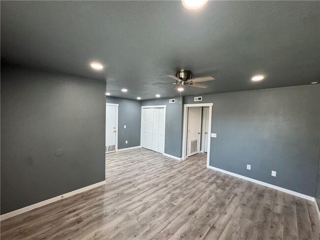 Photo - 70 N Hunter St