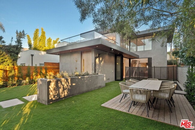 Photo - 738 Palms Blvd