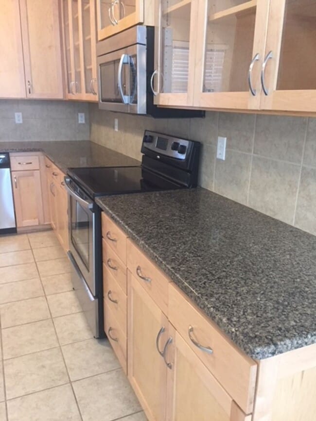 Photo - Lake Estates 4 bed 2.5 bath 3 car garage home! Unit 6225