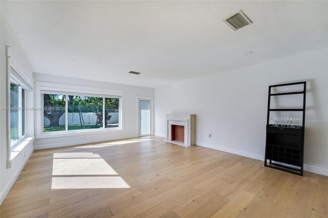 Photo - 2 NE 108th St