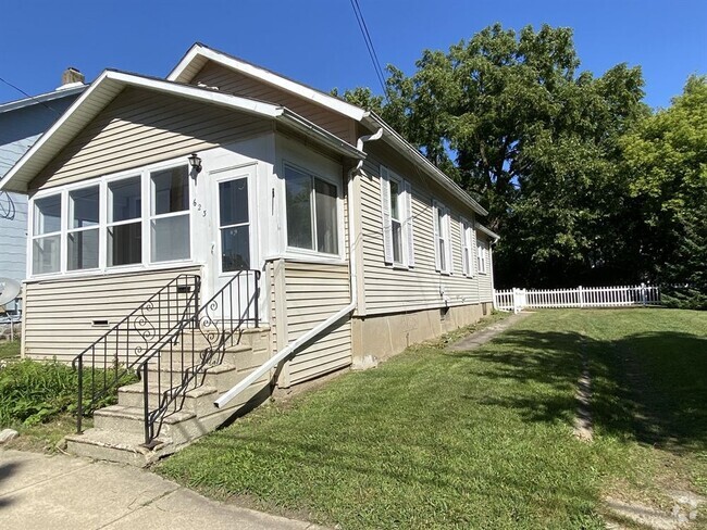 Building Photo - 623 Oak St Rental