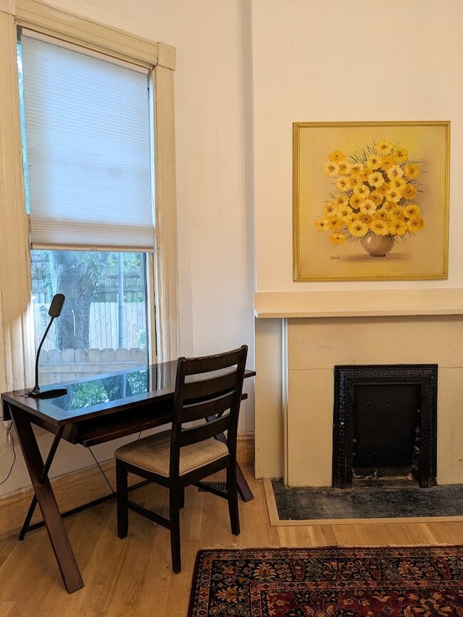 Zona de trabajo para el dormitorio 1. - 1816 W Grace St Unidad A