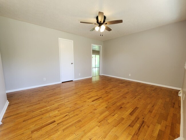 Photo - Spacious 3-Bedroom, 1-Bathroom Home AVAILABLE NOW!!
