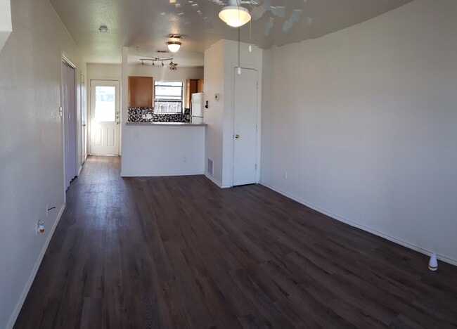 Large Living Room - 1106 Shanarae Cir Unit B