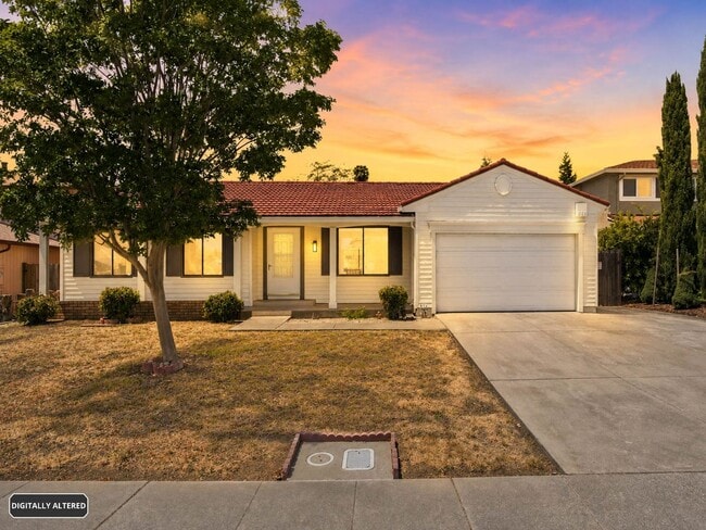 Photo - 800 Locust Dr