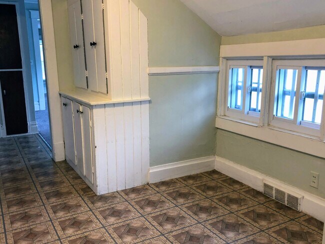 Photo - 703 Spencer St NE Unidad Apt 2