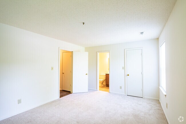2BR, 2BA - The Greens at Virginia Center