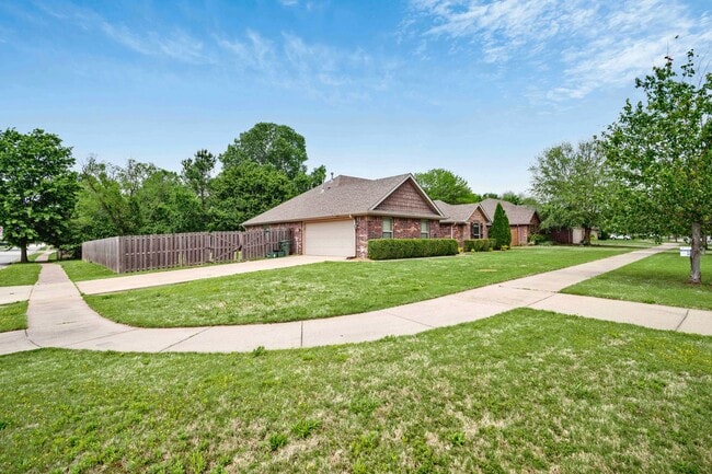 Photo - Spacious 3 Bedroom 2 Bath home in Great Location!