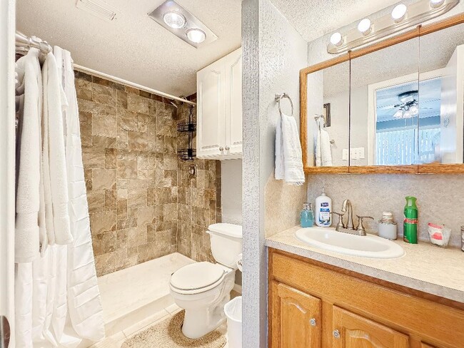 Building Photo - 12100 Melville Dr Unit 628