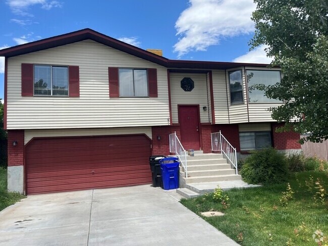 Building Photo - Great West Jordan 4 Bedroom 2 Bath Home!