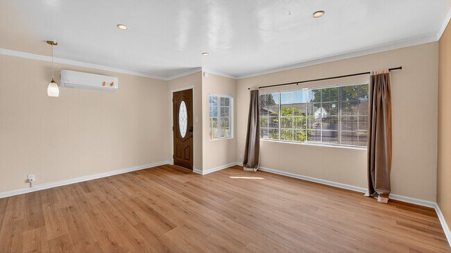 Photo - 3 Bedroom Home for Rent – Prime Norwalk Location