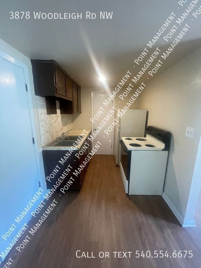 Photo - 3878 Woodleigh Rd NW