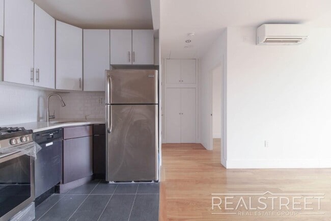 Photo - LUXURY 1 BED LOFT in Queens! Unit 325