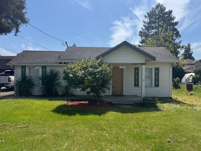 Building Photo - Quaint home in Hucrest