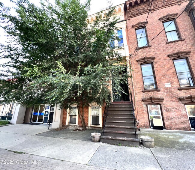 Photo - 390 Clinton Ave