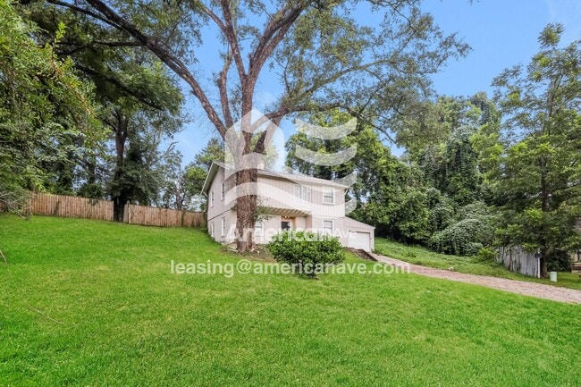 1221 Azalea Ct