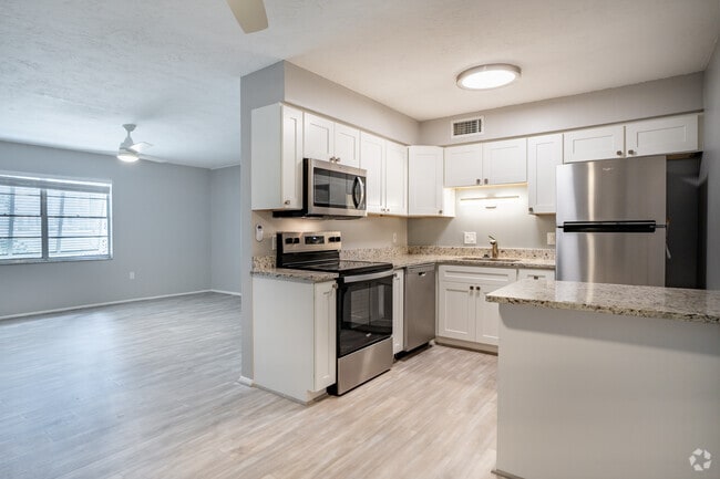 2BD, 1BA - 875SF - Kitchen - Bradenton Palms
