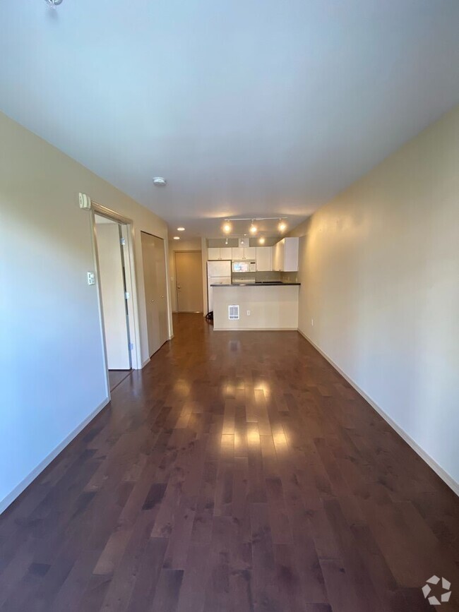 Building Photo - 1 Bed 1 Bath Condo in Seattle - Includes P... Unit 309