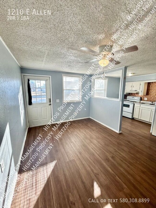 Photo - 1210 E Allen-