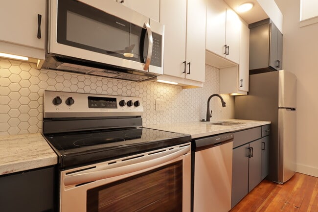 Kitchen - 210 E Grace St