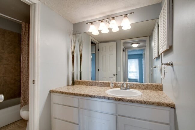 Photo - 515 Basswood Ave Unidad K104