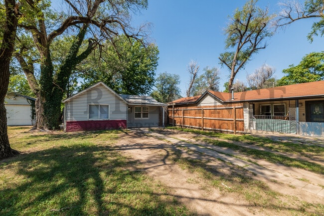 Photo - 617 N Clara St