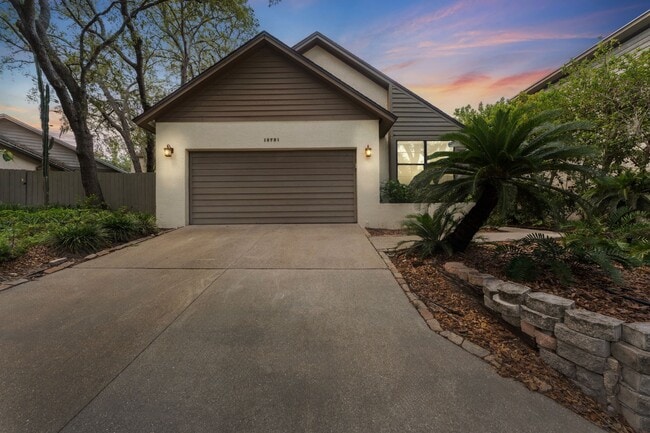 Building Photo - Stunning 3 BR/2 BA/2 Garage Single Family Home in  highly sought-after Sweetwater Oaks!