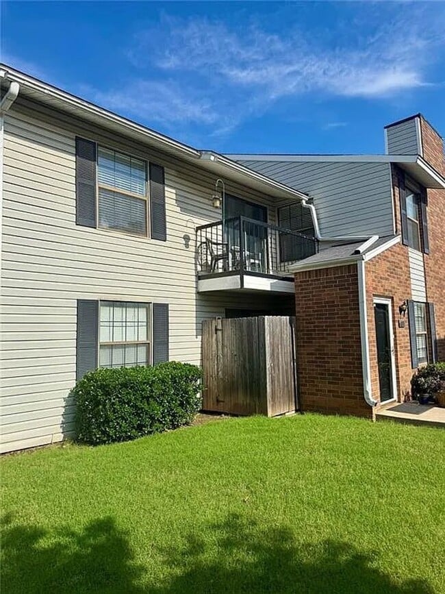 Building Photo - 2/2 Condo at Nottingham in Norman Unit 132