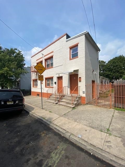 Building Photo - 31-33-33 Tillinghast St Unit 3