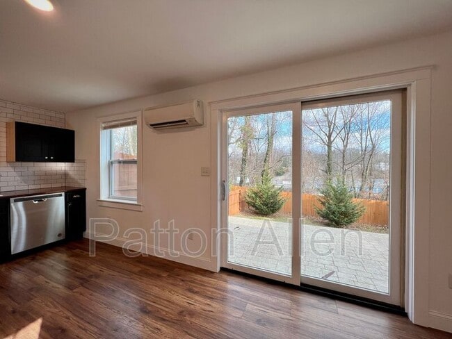 Photo - 125 Burton St Unit 001