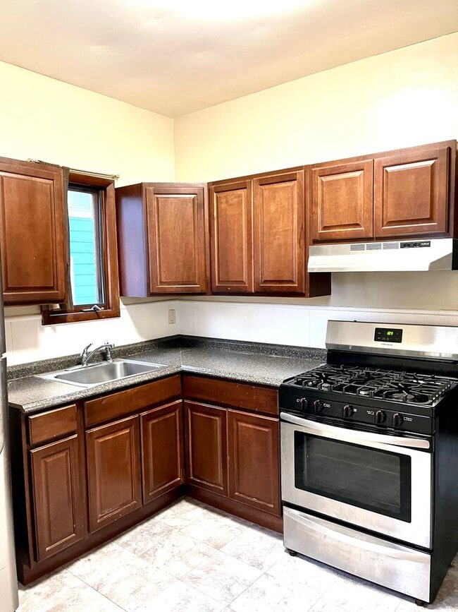 Photo - 145 Parkside Ave Unit Lower