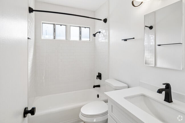 1BR, 1BA - 600SF - Bathroom - The Claire Manor Apts