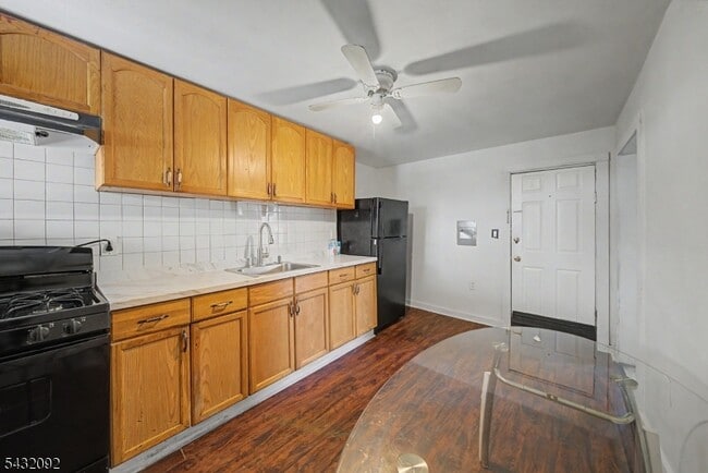 Building Photo - 309 Main St Unit 3