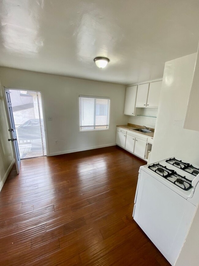 Photo - 4671 Westlawn Ave Unidad 4675