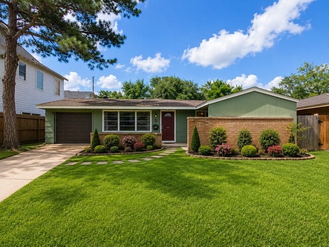 Building Photo - 1430 Cheshire Ln