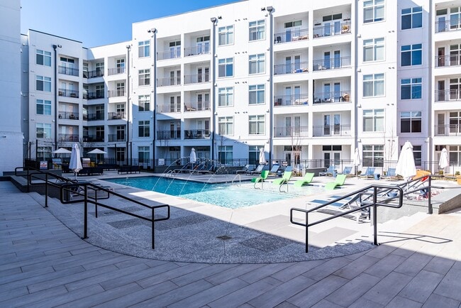 Resort-style Swimming pool with Tanning Ledge and Expansive Sundeck